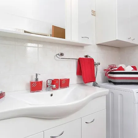 Pina 2018 Apartment *